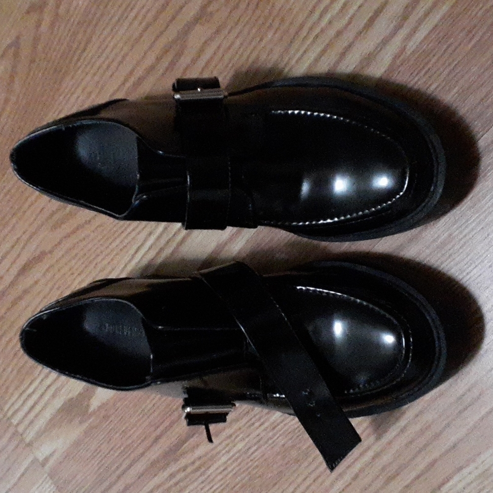 Black oxford style shoe